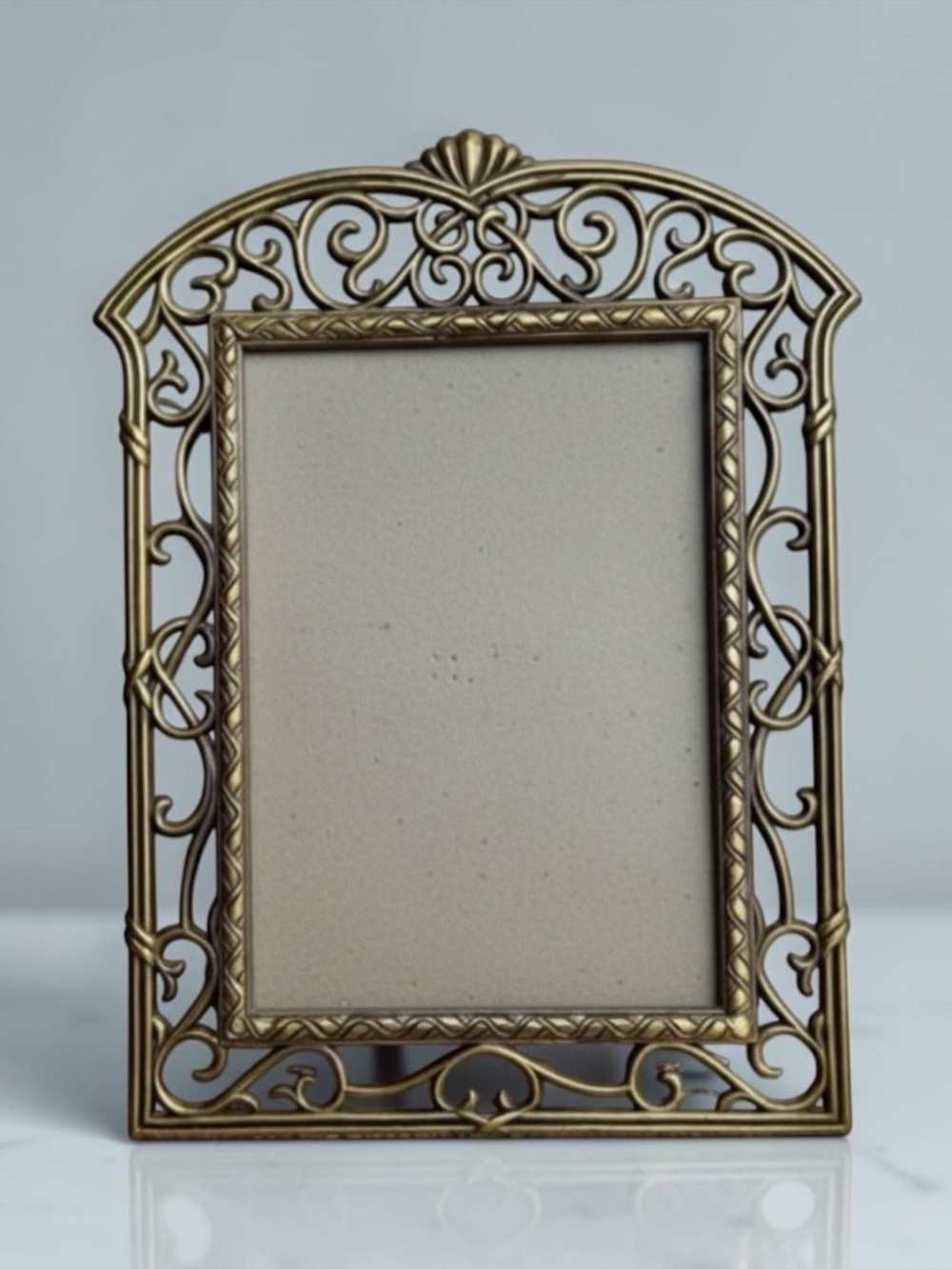 Vintage Ornate Gold Tone Bronze Picture Frame Victorian Scrollwork Filigree 5x7